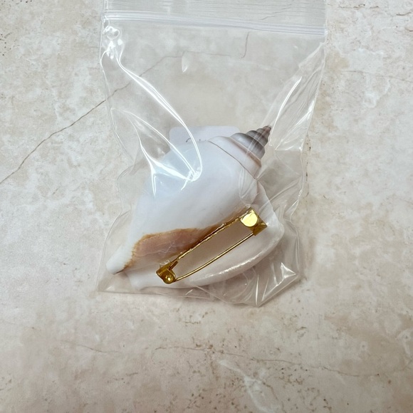 Seashell brooches (2) - Picture 3 of 8